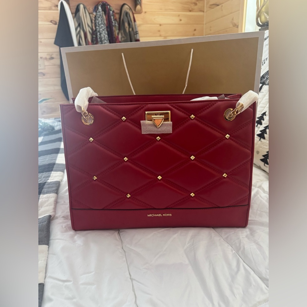 NWT authentic Michael Kors Serena Large
EW Shoulder Tote Chili